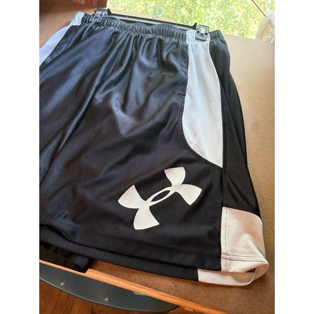 Under Armour Black White Athletic Shorts Men's Large Loose HeatGear Training
